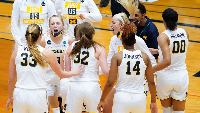 Michigan basketball celebrates during an NCAA tournament game vs. FGCU